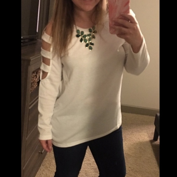 White cold shoulder cutout top, ladder style - Picture 2 of 4